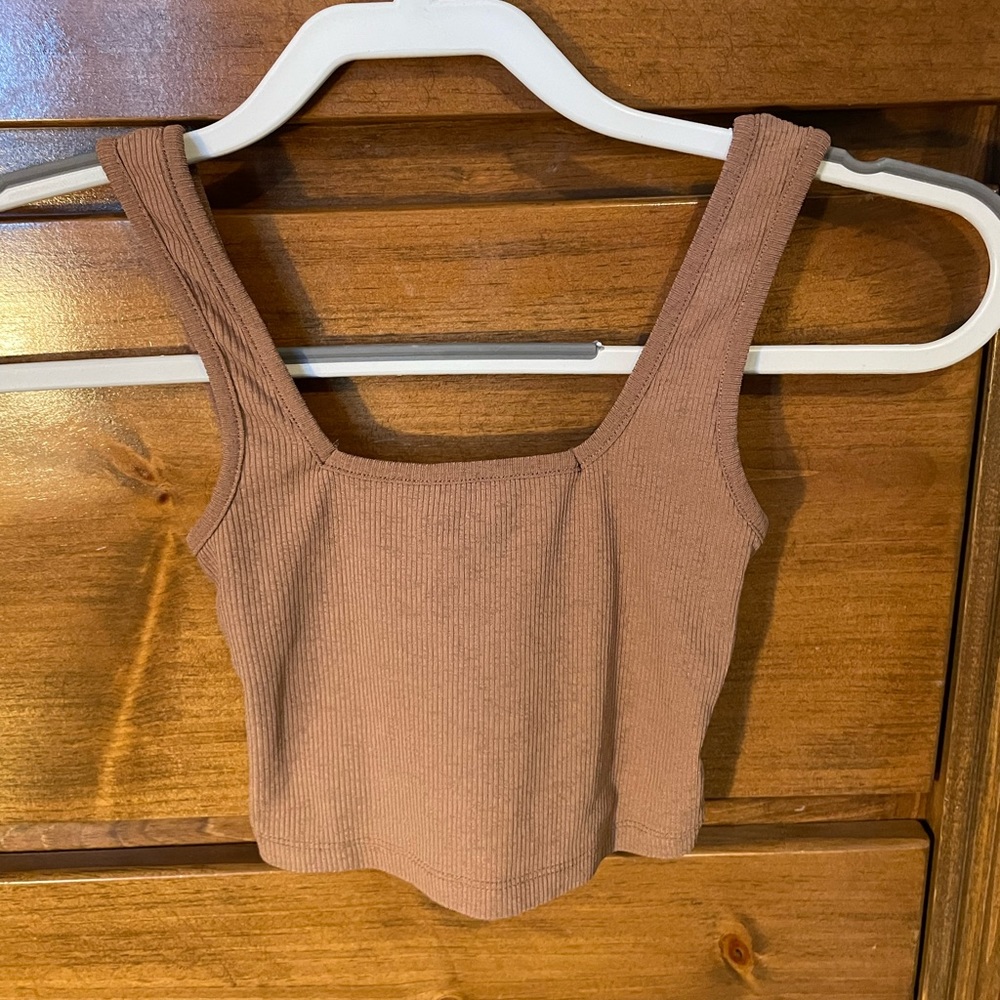 Basic cropped tank top